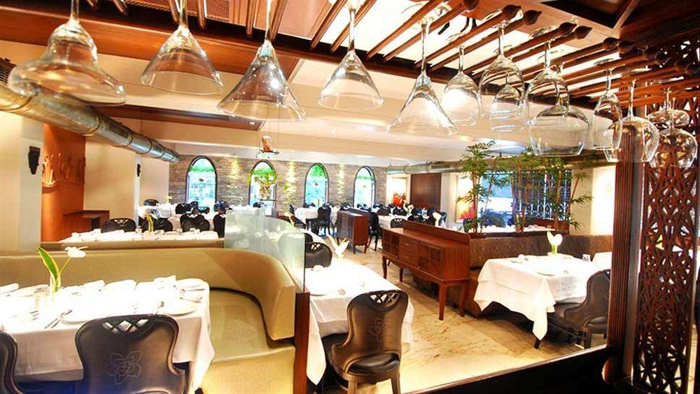 Sai Palace Hotel Mumbai Exterior foto