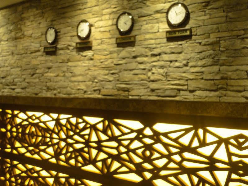 Sai Palace Hotel Mumbai Exterior foto